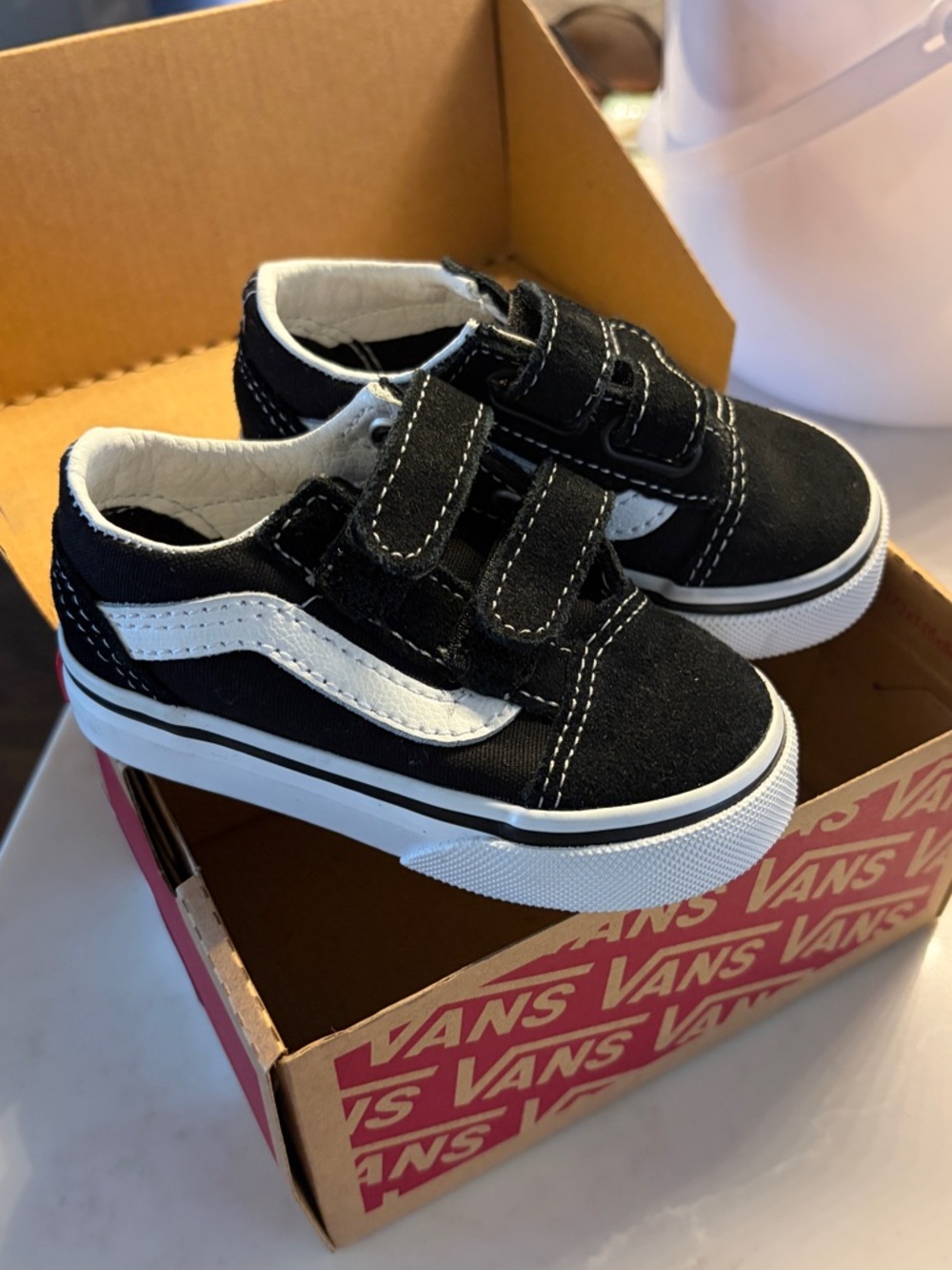 Vans Old Skool Baby/toddler Black & White Velcro Suede Sneakers size 4.5